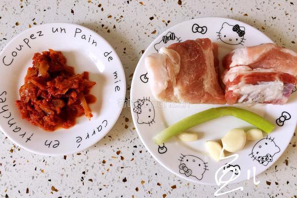 家常炒肉片的做法图解1