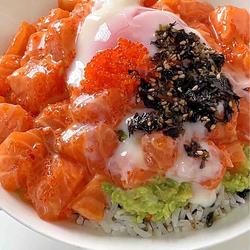 三文鱼牛油果拌饭的做法[图]