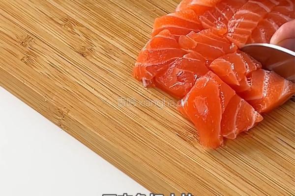 三文鱼牛油果拌饭的做法图解1