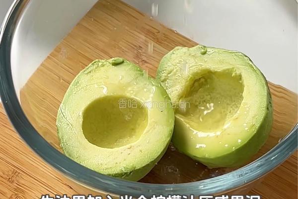 三文鱼牛油果拌饭的做法图解4