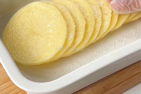 土豆虾滑卷的做法图解1