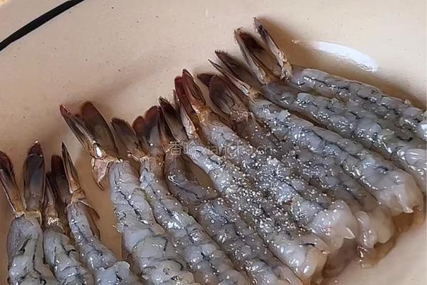 黑松露天妇罗炸虾的做法图解3