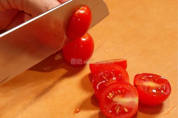 黑松露奶油番茄三文鱼的做法图解2