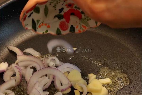黑松露奶油番茄三文鱼的做法图解4
