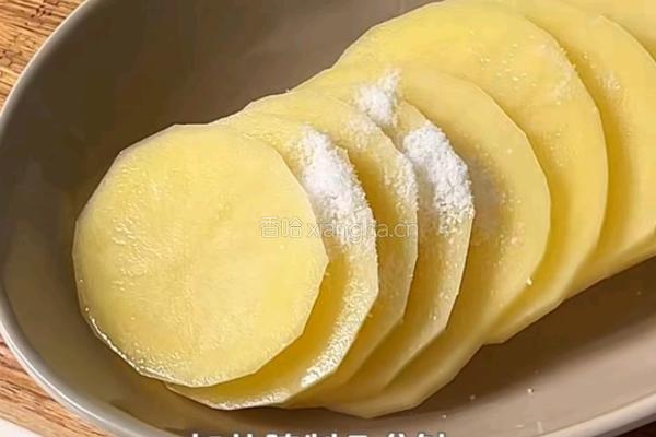 黑松露土豆虾滑卷的做法图解1