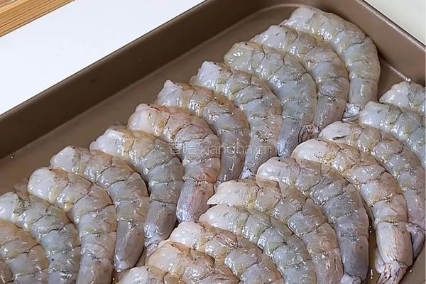 椒盐大虾的做法图解1