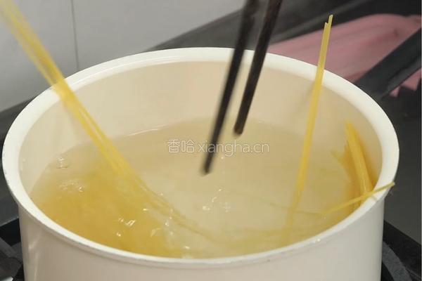 黑松露奶油意面的做法图解2