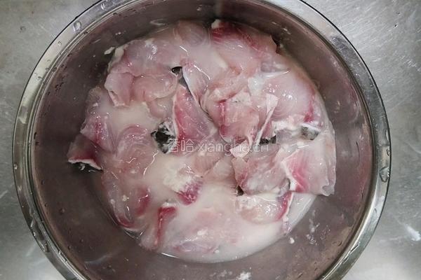 酸辣柠檬鱼的做法图解4