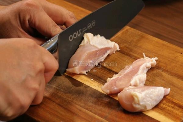 口蘑煎鸡肉的做法图解1