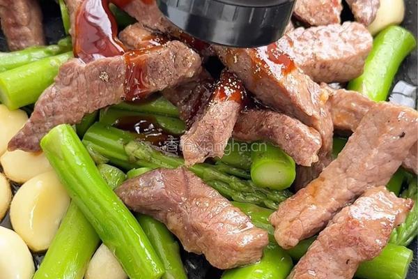 蒜香芦笋牛肉的做法图解7