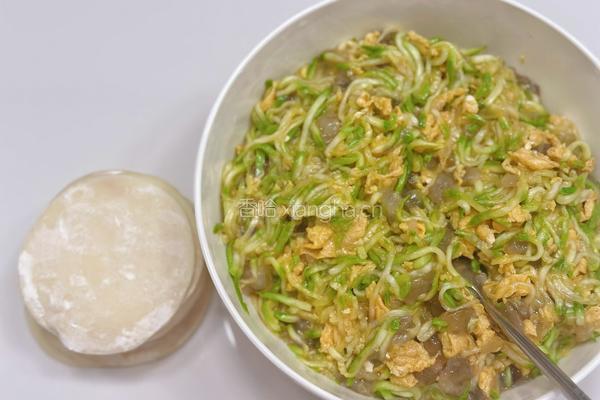 西葫芦鸡蛋虾仁饺子,角瓜鸡蛋饺子,素馅饺子的做法图解6