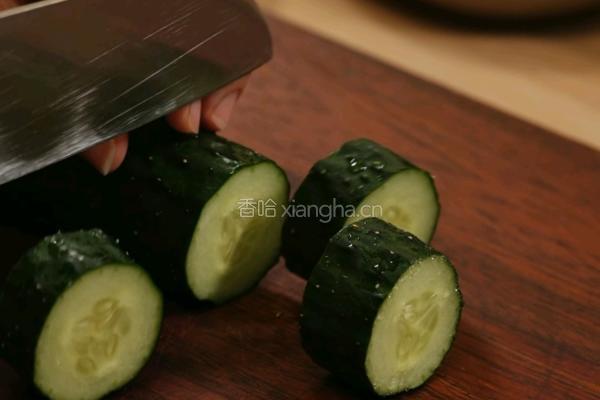 牛油果蒜香黑虎虾的做法图解2