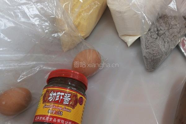 鸡蛋炒虾酱(窝头)(荷叶饼)的做法图解1