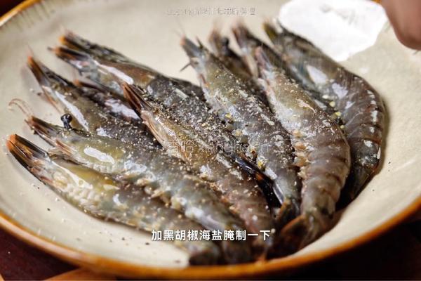 黄油蒜香虾的做法图解2