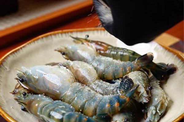 黄油胡椒虾的做法图解2