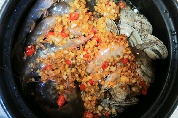 蒜蓉粉丝海鲜煲的做法图解11