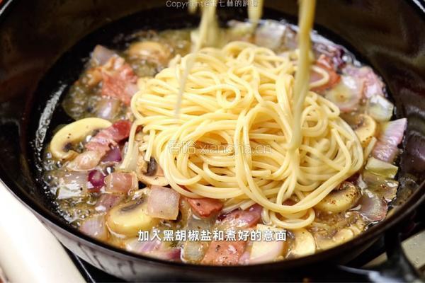 奶油培根意面的做法图解5