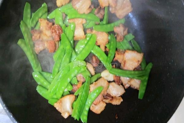 荷兰豆炒三层肉的做法图解2
