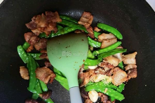 荷兰豆炒三层肉的做法图解3