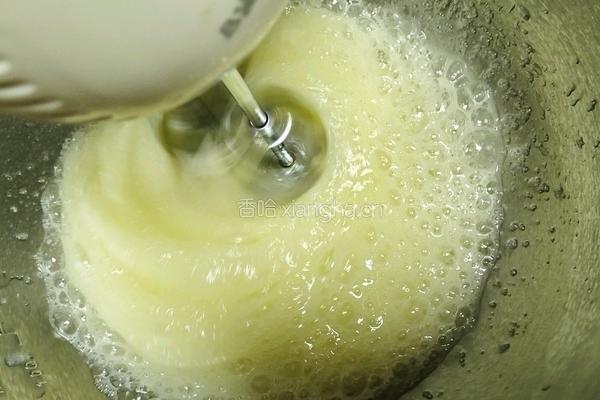 戚风蛋糕(8寸一个或者6寸两个)的做法图解9