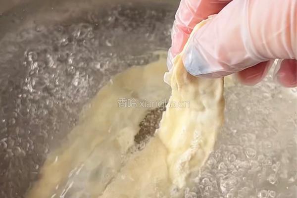 虾滑宽面的做法图解3