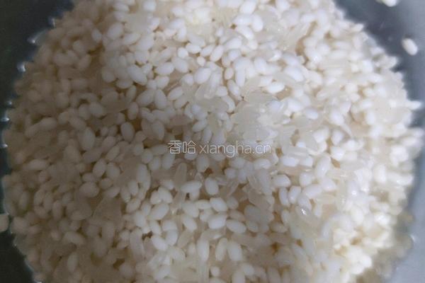 银耳雪梨红枣粥的做法图解3