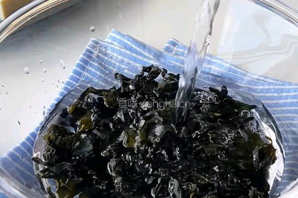 海带牛肉汤的做法图解1