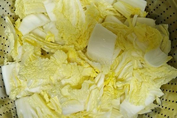 白菜炒豆泡的做法图解2
