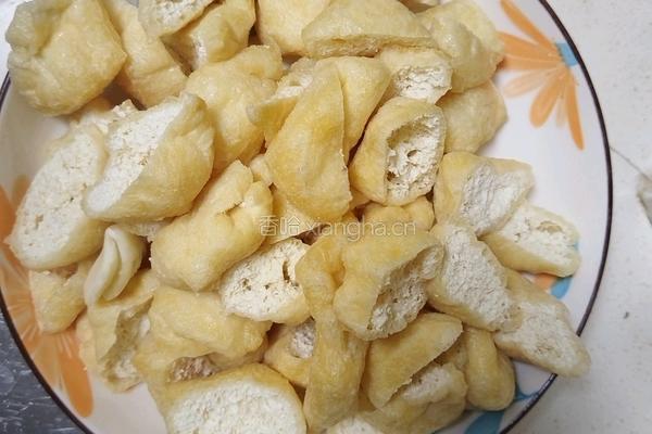 白菜炒豆泡的做法图解3