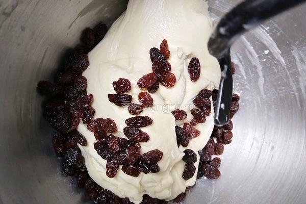 黄金芝士提子夹心面包条（牛奶液种）2个28方盘的量的做法图解7