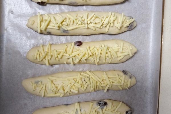 黄金芝士提子夹心面包条(牛奶液种)2个28方盘的量的做法图解16
