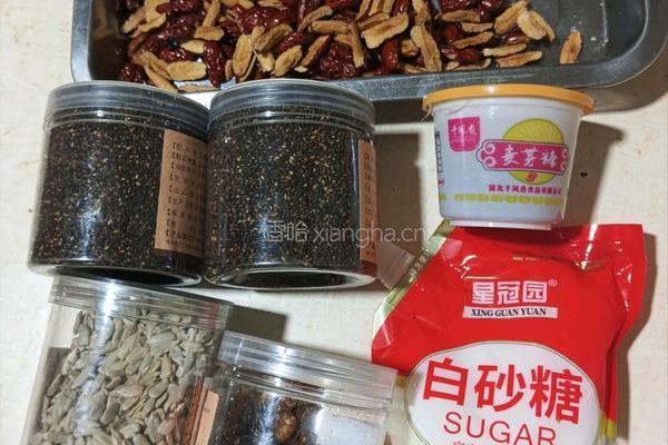 黑芝麻核桃红枣营养糕的做法图解1