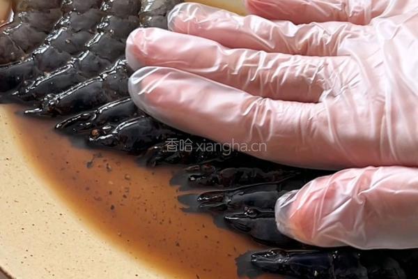 鲜翠三珍炒虾仁的做法图解2