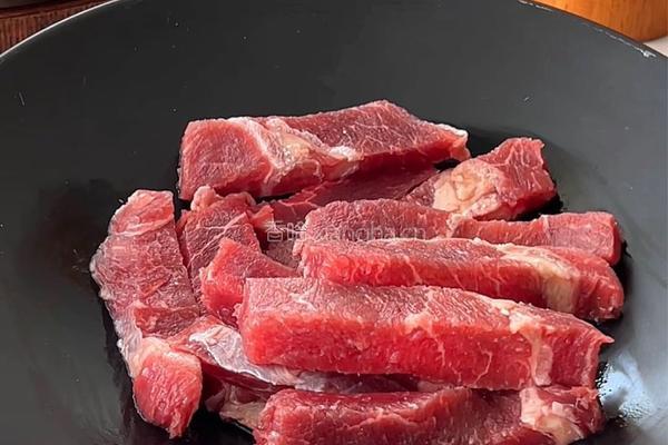 百山祖蒜香芦笋炒牛肉的做法图解1