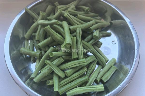 豆角茄子的做法图解1
