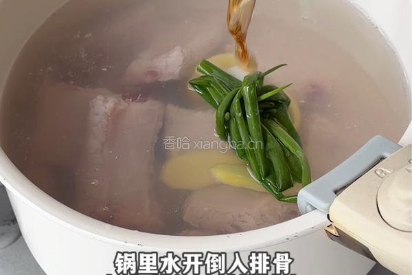 菠萝排骨的做法图解1