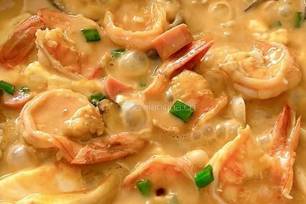 咸蛋黄虾仁豆腐汤