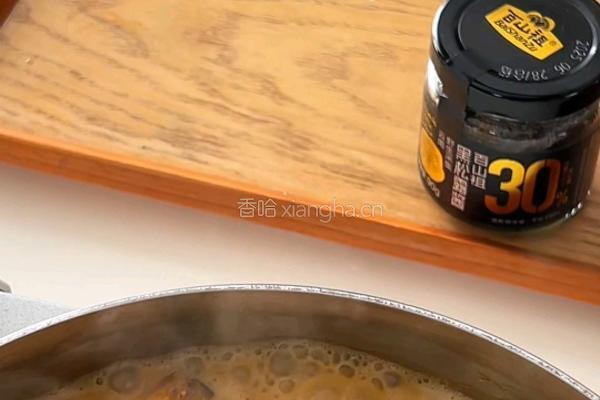 咸蛋黄虾仁豆腐汤的做法图解7