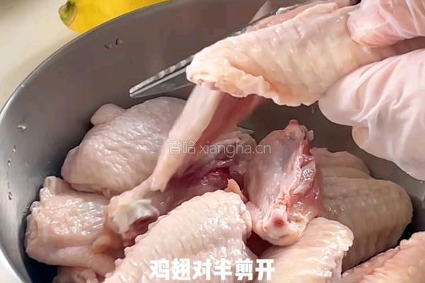 柠檬蒜香煎鸡翅的做法图解1
