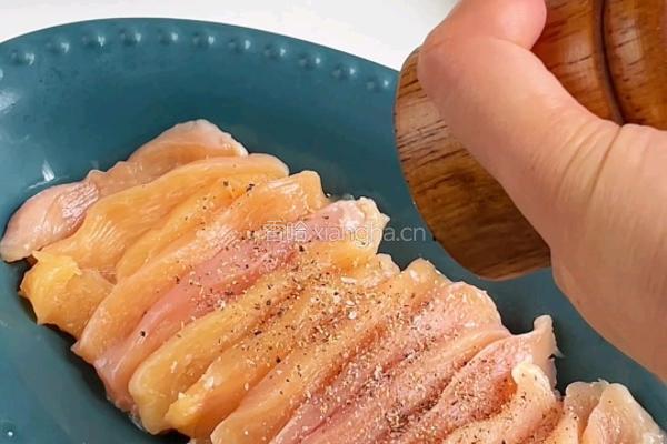 黑松露鸡肉奶油意面的做法图解1