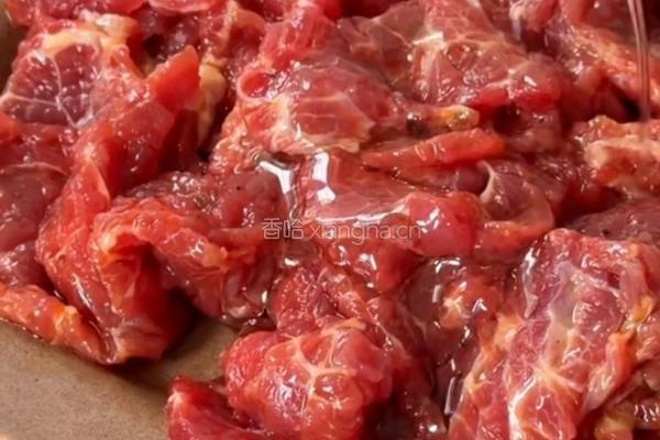 豆芽焖牛肉的做法图解3