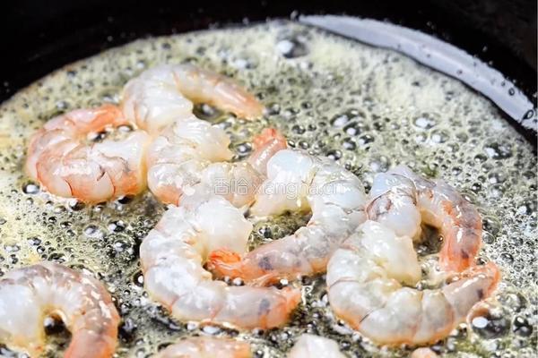 蒜香奶油烩海鲜的做法图解2