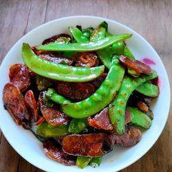 荷兰豆炒香肠的做法[图]