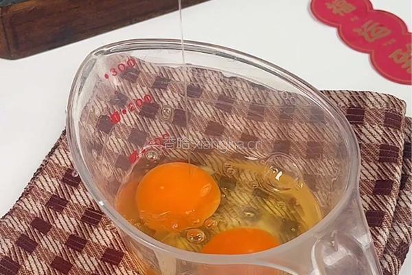 滑蛋鸡腿饭的做法图解2