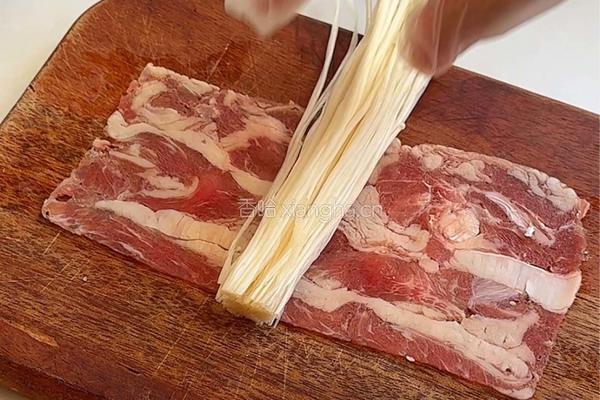 金针菇肥牛卷的做法图解1