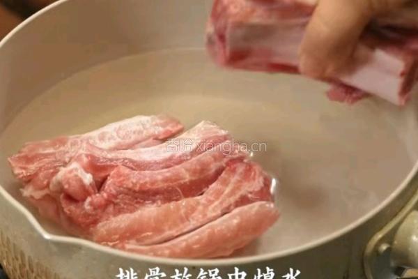 板栗炖排骨的做法图解1