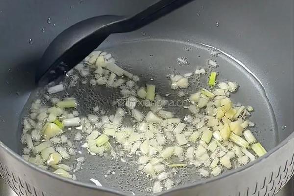 麻辣虾滑宽粉的做法图解1