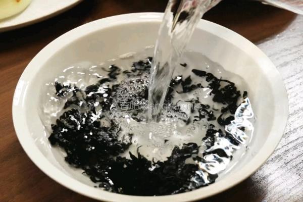 牛肉海带豆腐汤的做法图解1