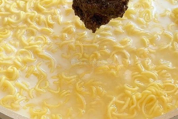 芝士牛奶火鸡面的做法图解4