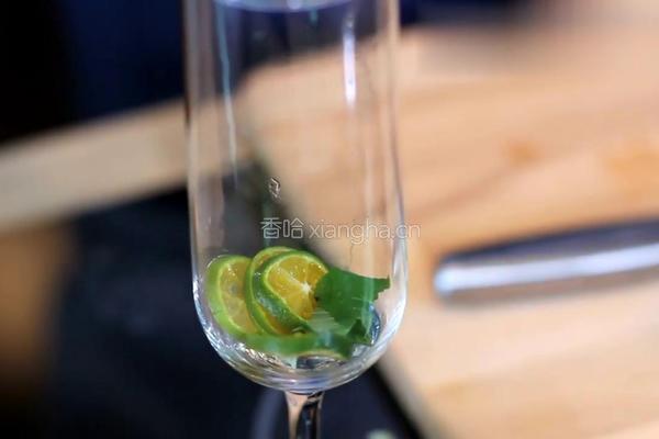 柚子加拿大北极虾配青柠苏打的做法图解8